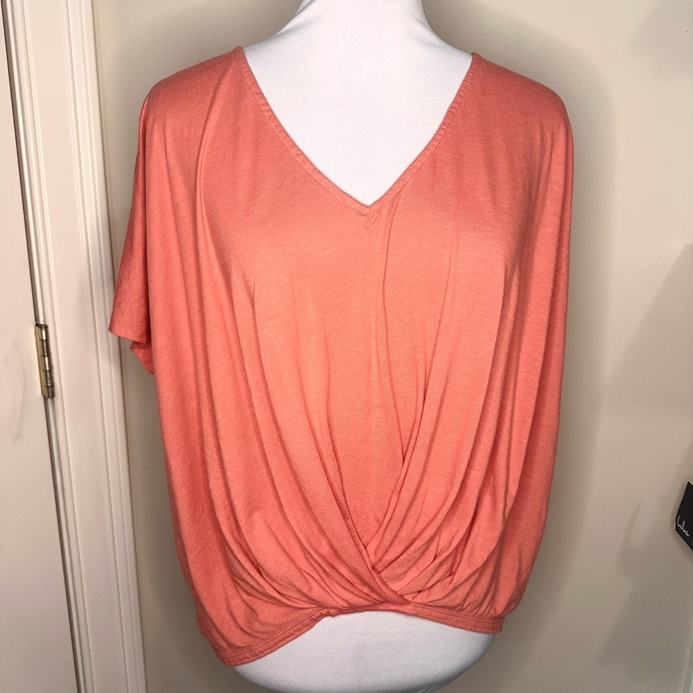 Garnet Hill V-Neck High Low Short Sleeve Top twist at waist color apricot small